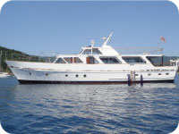 Motor Yacht Deramore moves to Sardinia - the perfect combo with Villa Rignana in Chianti!